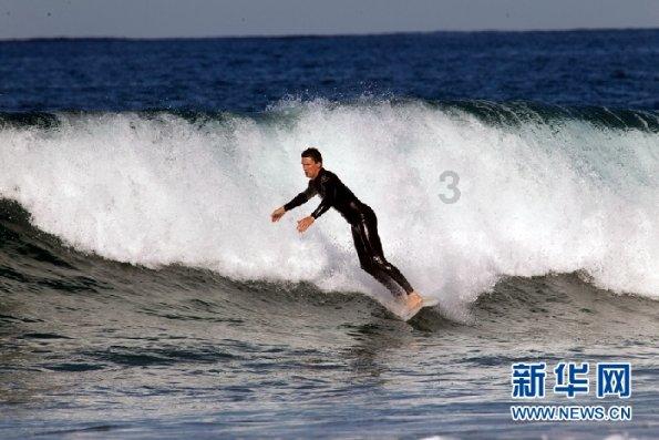 救援男孩与狗
